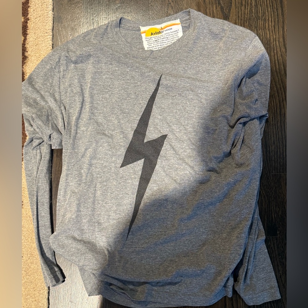 Aviator nation size large longsleeve bolt
